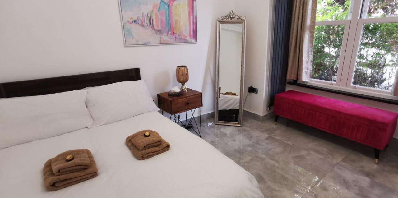Luxury London Garden Home Sleep 7, 2 Mins To Metro Exterior photo